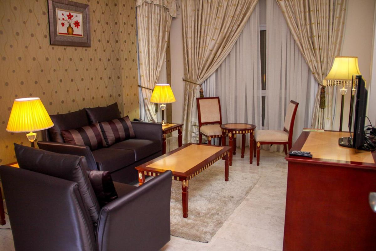 Pioneer Hotel Apartments Muscat Exteriör bild