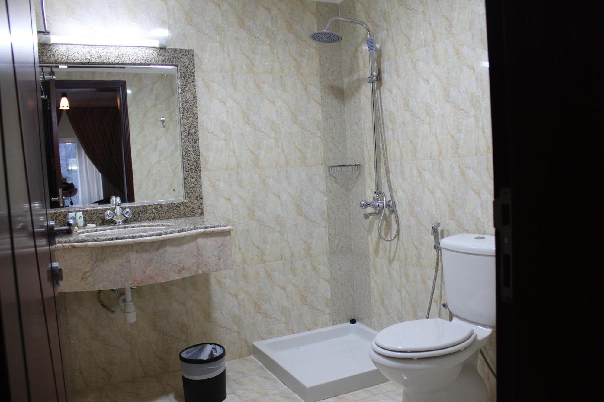 Pioneer Hotel Apartments Muscat Exteriör bild