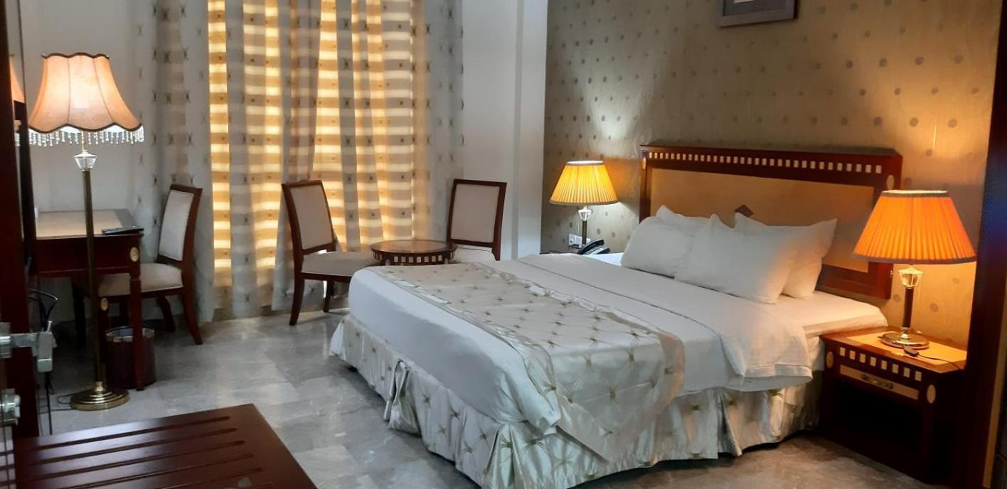Pioneer Hotel Apartments Muscat Exteriör bild